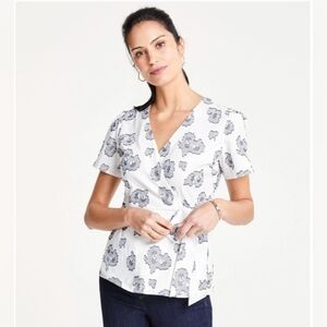 NWT Ann Taylor Black & White Floral Wrap Top Blouse Size 4